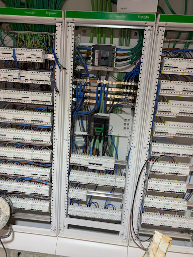Montajes de cuadros industriales y autómatas programables